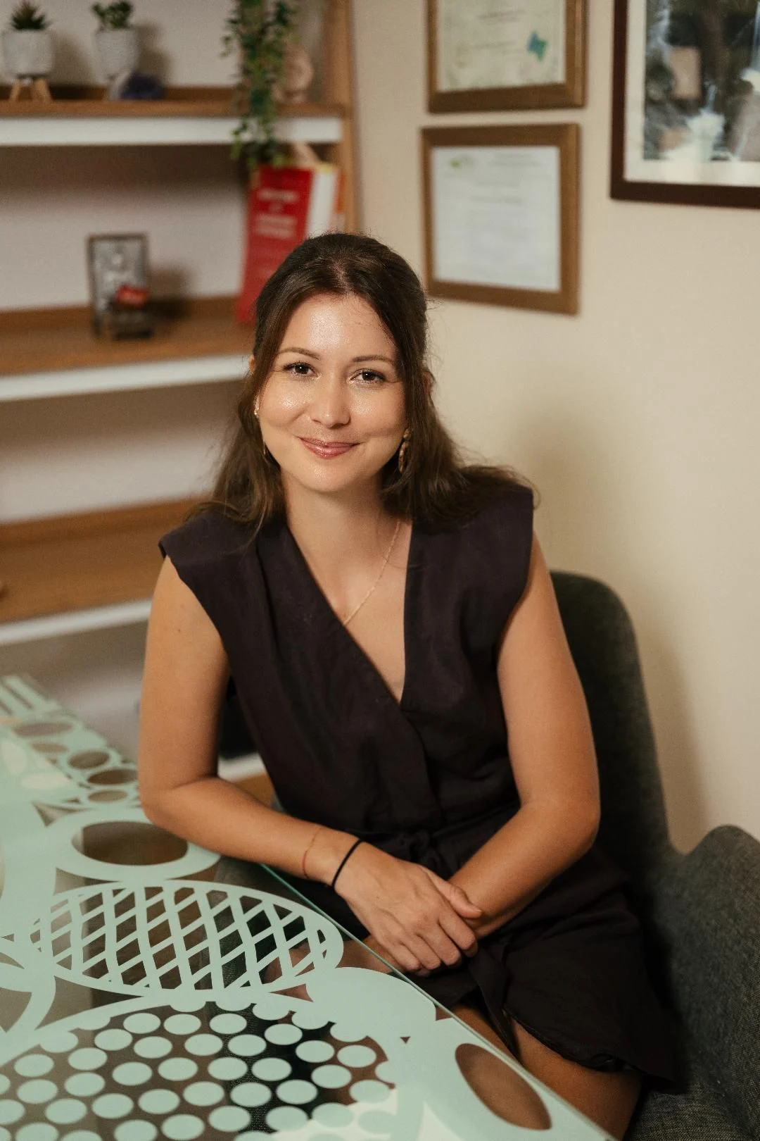 Sarah Teillard dans son cabinet